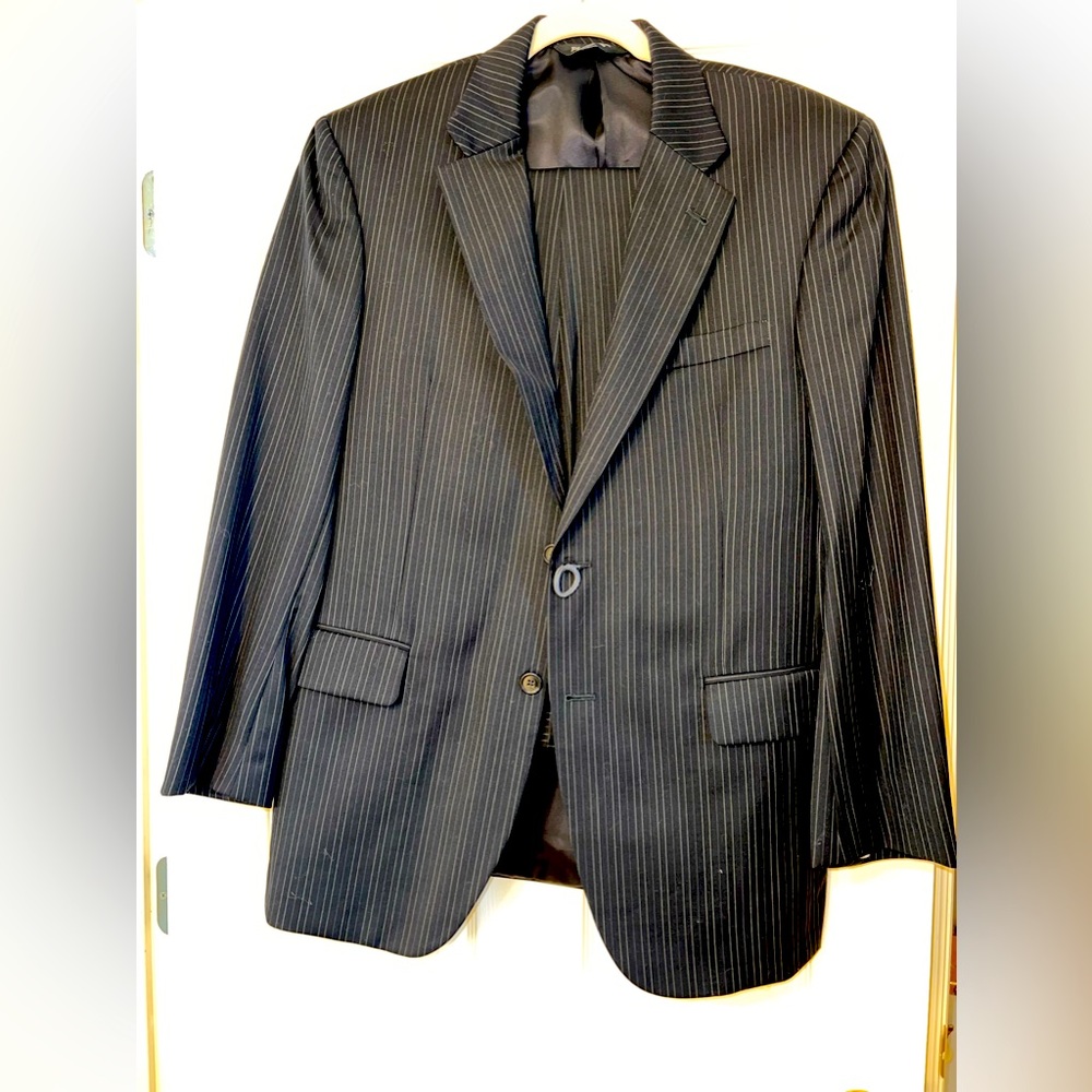 Jos A Bank Signature Collection pin striped Suit. Size 40R pants sz 36/32.